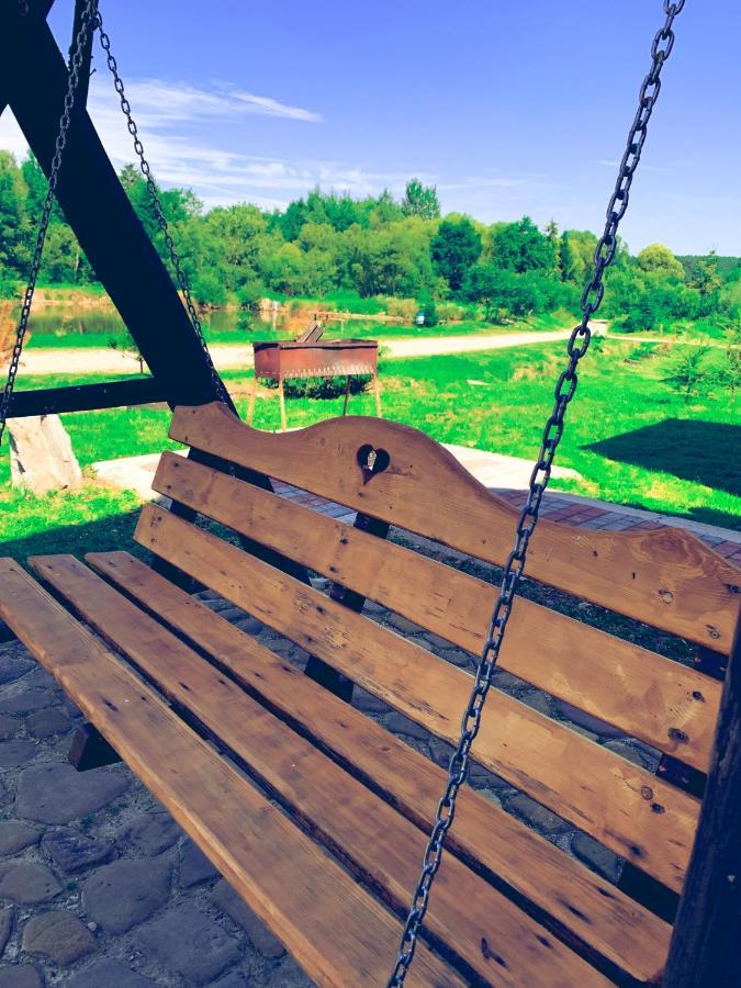 Готель Явір Агро Vyshnivtsi Екстериор снимка